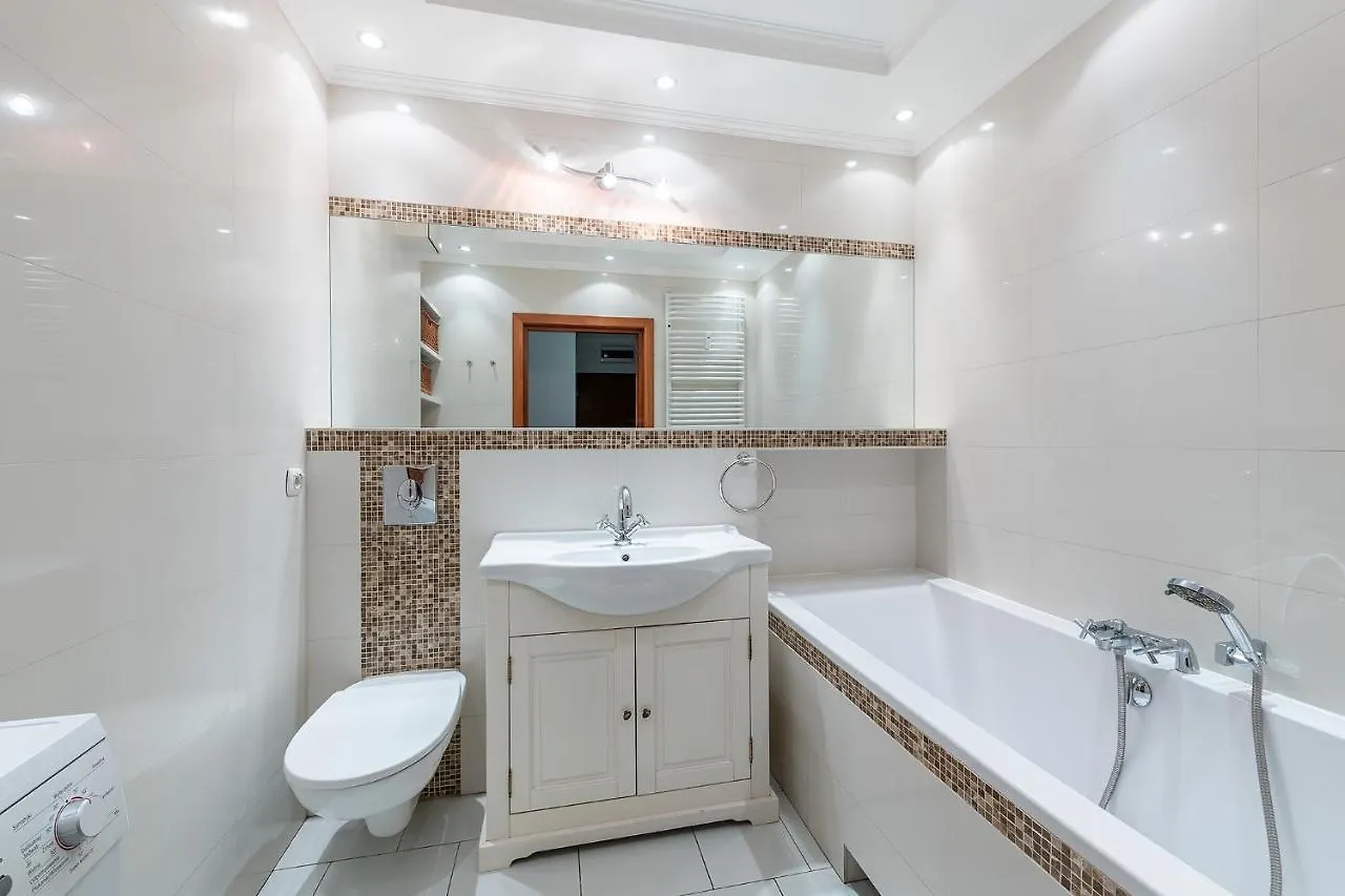 Bukowinska 12 Prywatne Mieszkanie 80M2 Z Dwiema Sypialniami I Balkonem 2X Bezplatne Miejsca Parkingowe Samodzielne Zameldowanie! Private Garage! Self Check-In System! Varsavia 0*,  Polonia